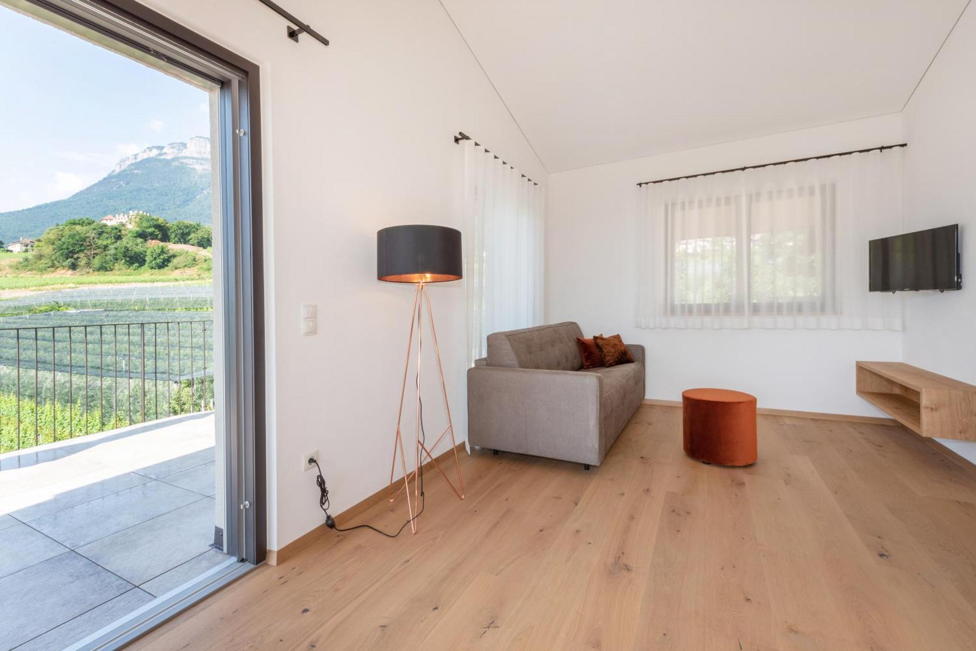Villa Montis Exclusive Holiday Apartments In Eppan With Spectacular Views Of Dolomites And Bolzano Area Eppan an der Weinstraße Exteriör bild